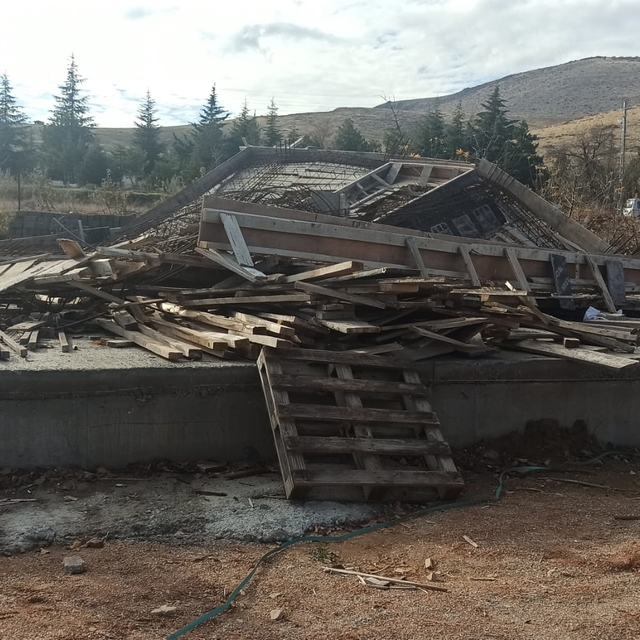 Kayseri'de inşaat iskelesinin çökmesi sonucu 3 işçi yaralandı