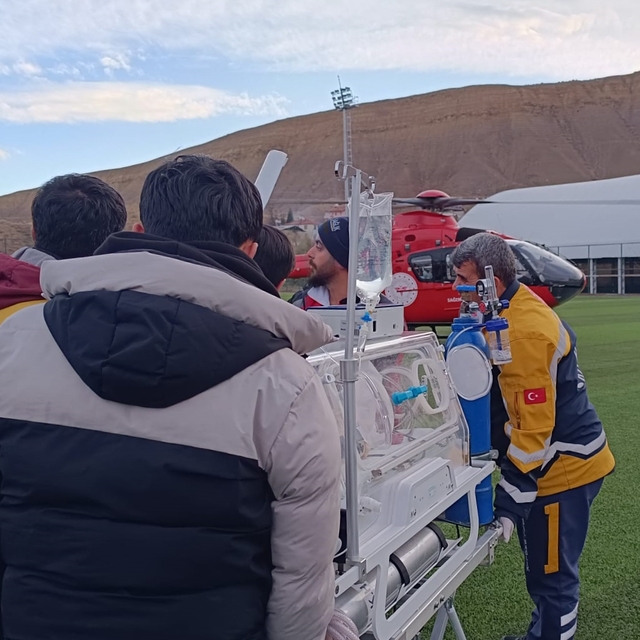 Malatya'da ambulans helikopter erken doğan bebek için havalandı