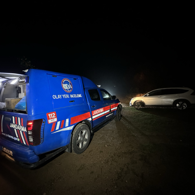 Manisa'da eşini ve kayınbiraderini silahla vurarak öldüren kişi intihar ett...