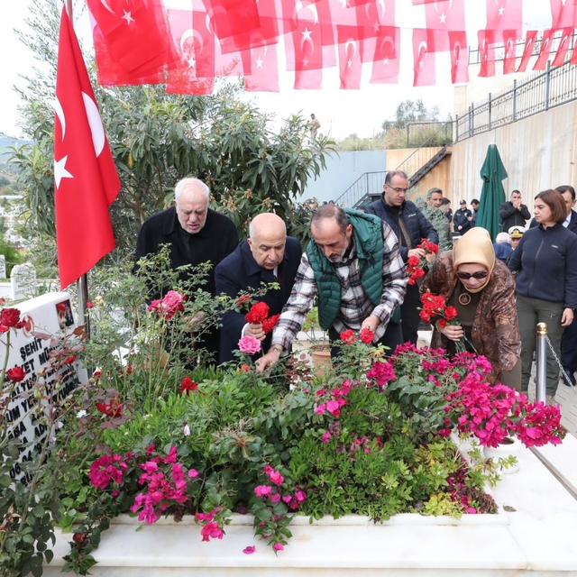 Şehit Emniyet Müdürü Altuğ Verdi, Mersin'deki kabri başında anıldı