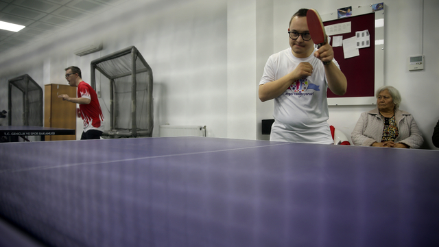Madalya avcısı özel sporcular masa tenisinde yeni şampiyonluklar hedefliyor