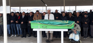 Tokat'taki trafik kazasında ölen 5 kişinin cenazesi Sivas'ta toprağa verild...