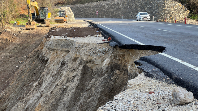 Bartın-Kastamonu kara yolunda heyelan