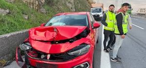 Anadolu Otoyolu'nda 4 otomobilin karıştığı zincirleme kaza ulaşımı aksattı