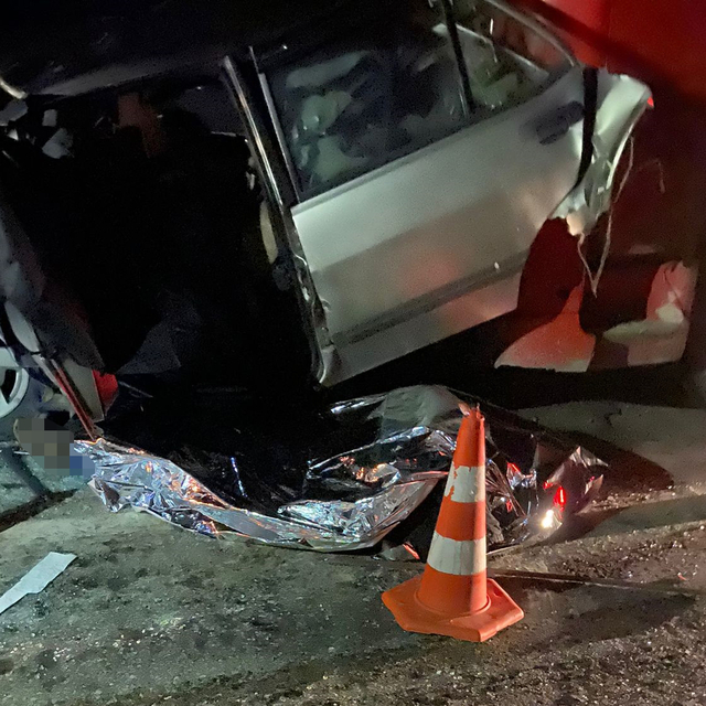 Bursa'da iki tırın arasında sıkışan otomobilin sürücüsü öldü