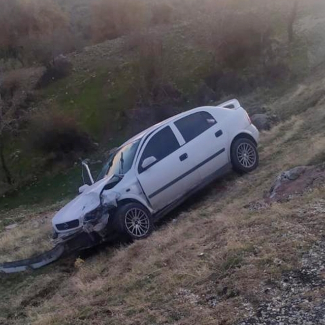 Manisa'da iki otomobilin çarpıştığı kazada 1'i çocuk 8 kişi yaralandı