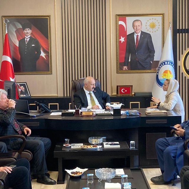 Araklı Belediye Başkanı Çebi, vatandaşları makamında kabul etti