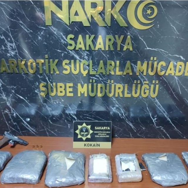 Sakarya'da durdurulan araçta 13 kilo 250 gram kokain ele geçirildi