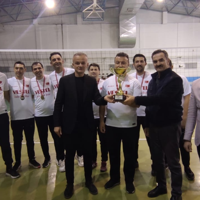 Orta'da düzenlenen voleybol turnuvasında kupa sahibini buldu