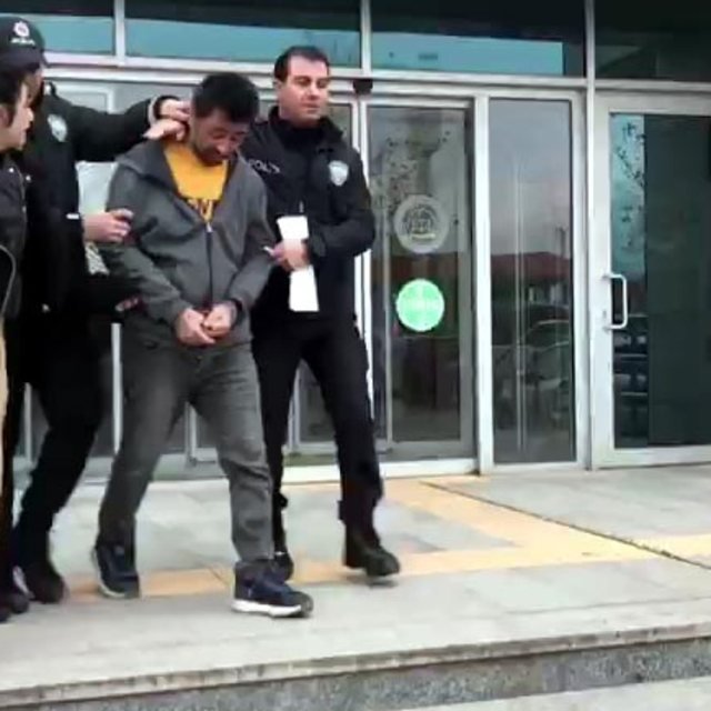 Eski eşini tabancayla rehin alan şüpheli tutuklandı, kızı ağladı