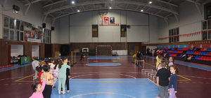 Akçaabat Belediyesine bağlı kurslarda vatandaşlara spor eğitimi veriliyor