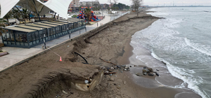 Karasu sahilinde görülen kıyı erozyonu etkisini arttırdı