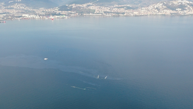 Kocaeli'de tersanede batan yüzer havuzdaki 24 kişi kurtarıldı