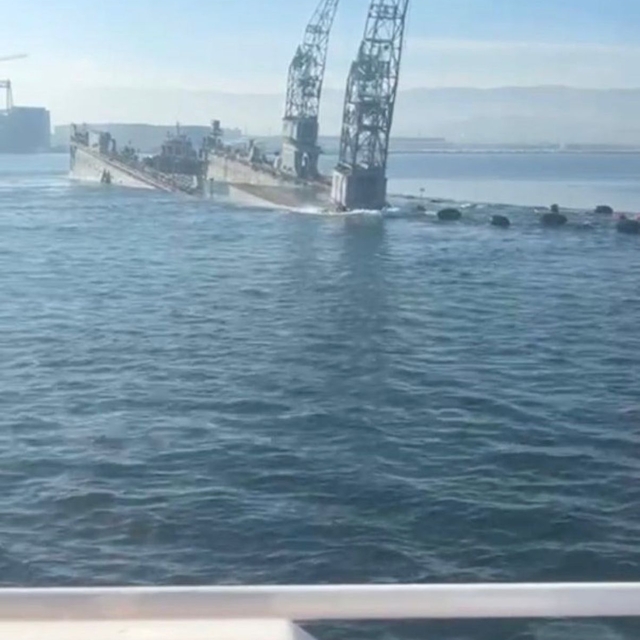 Kocaeli'de yüzer havuz battı; 24 personel kurtarıldı