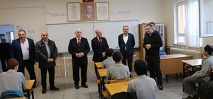 Of Kaymakamı Demirer ortaokulda incelemelerde bulundu