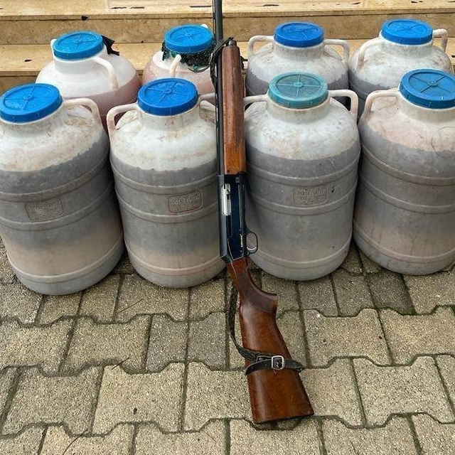 Mersin'de 550 litre sahte içki ele geçirildi