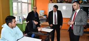 Gümüşhacıköy Kaymakamı Büyükkaymakcı'dan okul ziyareti