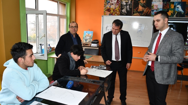 Gümüşhacıköy Kaymakamı Büyükkaymakcı'dan okul ziyareti