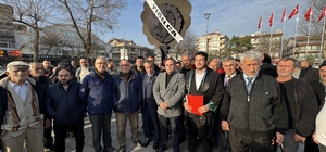 CHP Düzce Milletvekili Talih Özcan'ın açıklamalarına siyah çelenkli protesto