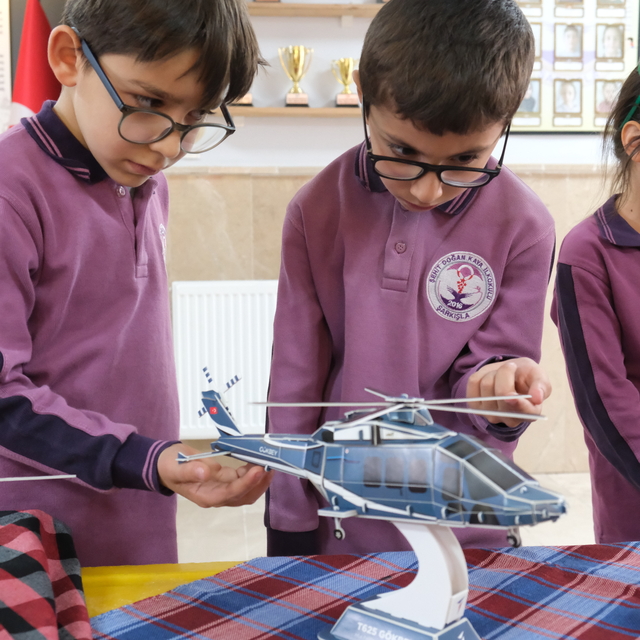 Şarkışla'da öğrencilere hava araçları maketlerle tanıtıldı