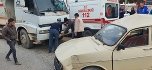 Manisa'da kamyonla otomobilin çarpışması sonucu 1 kişi yaralandı