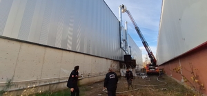 Depolama tankı fabrikasının bacasında yangın