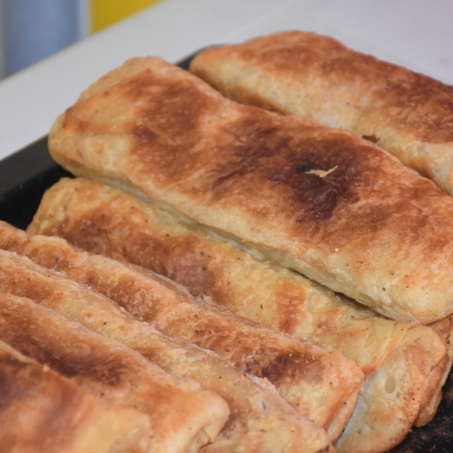 Afyonkarahisar'da kadınlar yöresel hamur işleriyle ev ekonomisine katkı sağ...