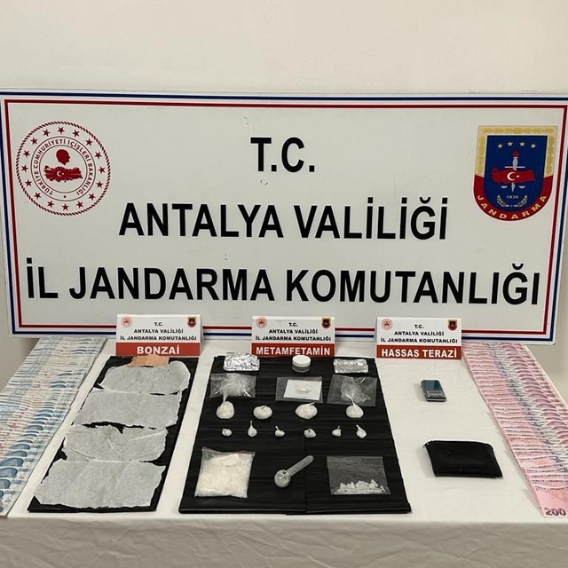 Antalya'da uyuşturucu operasyonunda 4 şüpheli yakalandı
