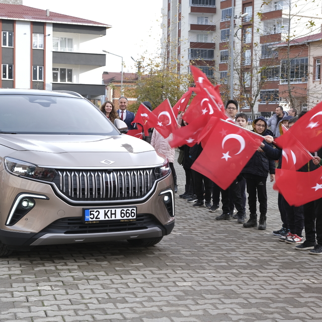 Ordu'da öğrenciler Yerli Malı Haftası'nı Togg'la kutladı