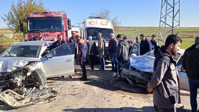 Adıyaman'da otomobiller çarpıştı; 1 ölü, 3 yaralı