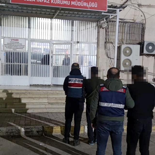Mardin'de silahlı terör örgütü üyeliğinden aranan 2 kardeş tutuklandı