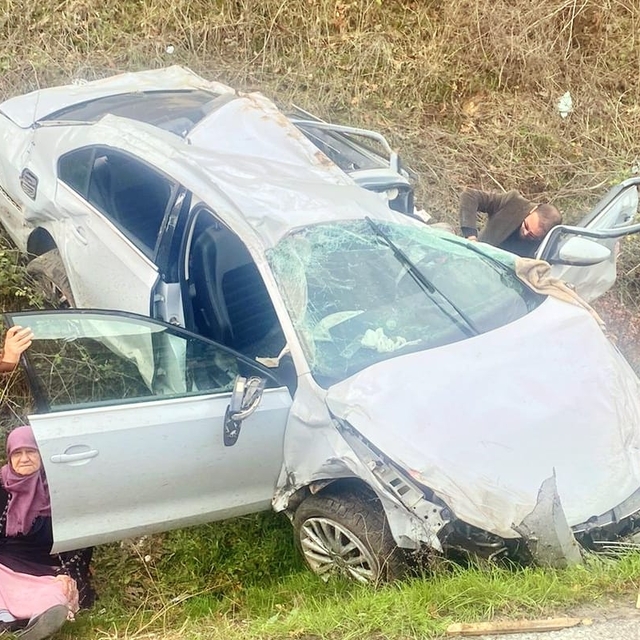 Bursa'da TIR'ın çarptığı otomobildeki evli çift yaralandı
