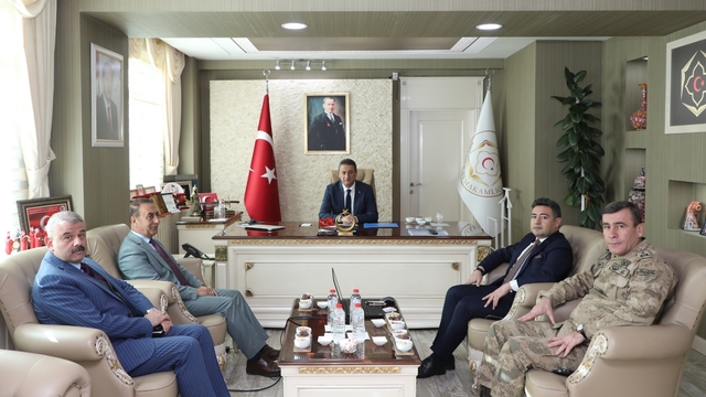 Bitlis Valisi Karaömeroğlu, Hizan ilçesini ziyaret etti