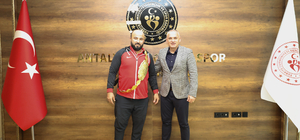 CW Enerji Türkiye Yağlı Güreş Ligi'nin ilk şampiyonu Okulu'dan Yavuz Gürhan'a ziyaret