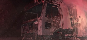 Uşak'ta seyir halindeki tır alev aldı