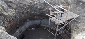 İskilip Kalesi'nde hafriyat çalışmasında ulaşılan su sarnıcının altında dehliz bulundu