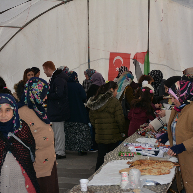 Başçiftlik'te Filistin İçin Hayır Çarşısı kuruldu