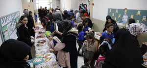 Samsun'da minik öğrenciler okul koridorunda yerli malı kapsamında tezgah aç...