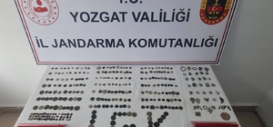 Yozgat'ta otomobilde 342 sikke, 24 yüzük ve 11 obje ele geçirildi