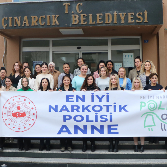Çınarcık Belediyesi personeline "En İyi Narkotik Polisi Anne" eğitimi veril...