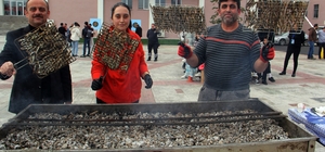 Sinop'ta şenlikte öğrencilere bir ton hamsi ikram edildi