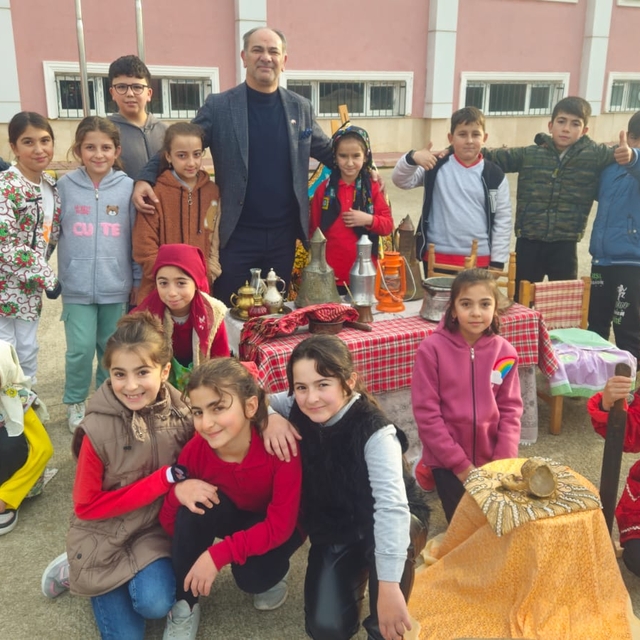 Türkiye'nin otomobili Togg öğrencilere tanıtıldı