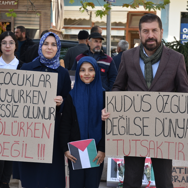 Sındırgı'da imam hatipliler Filistin'e destek kermesi açtı