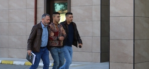 Nevşehir'de bir şüphelinin camiden para çalması güvenlik kamerasınca kayded...