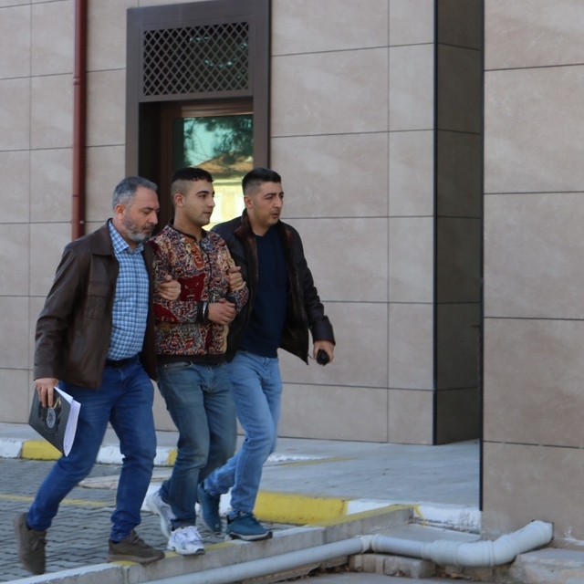 Nevşehir'de bir şüphelinin camiden para çalması güvenlik kamerasınca kayded...