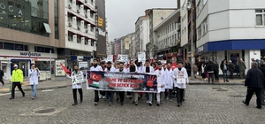 Karadeniz'de 3 ilde doktorlar "sessiz yürüyüş" ile İsrail'i protesto etti