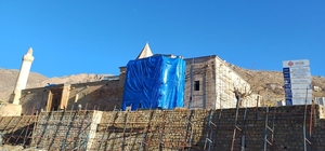 Divriği Ulu Camii'nin geçici koruma çatısı kaldırılmaya başlandı