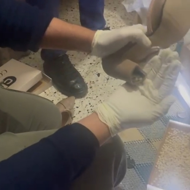 Ayakkabı topuklarına gizlenmiş 160 bin uyuşturucu hap ele geçirildi