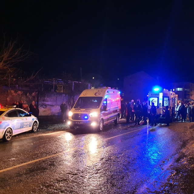 Manisa'da trafik kazasında 6 kişi yaralandı