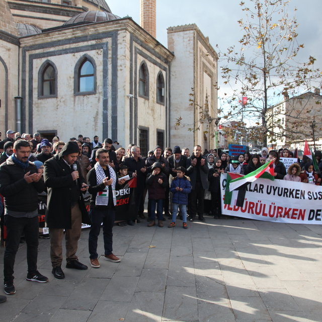 Bitlis'te vatandaşlar Filistin'e destek için yürüdü